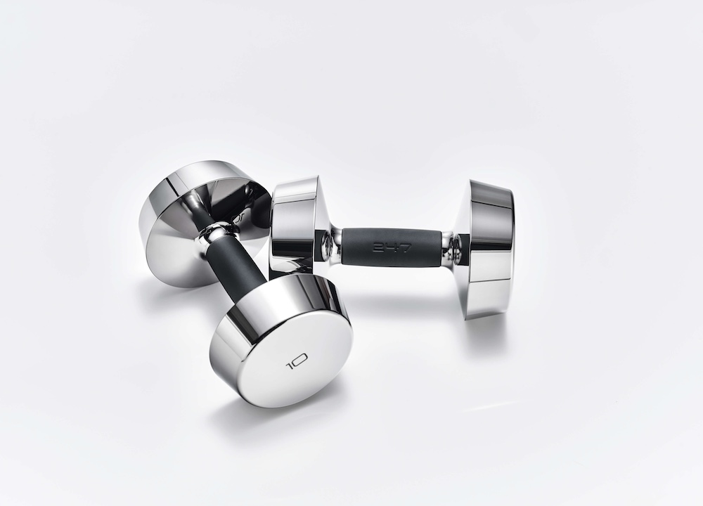 Chrome-finished 10 kg dumbbells with black ergonomic handles on a white background.